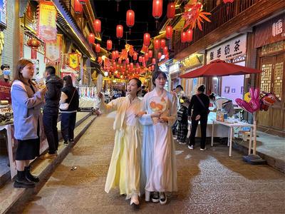 接地气+烟火气！在普洱，每天都是“街（gai）子天”