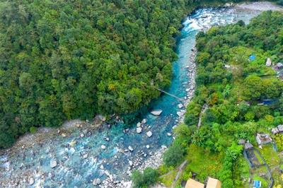 远离城市喧嚣，来看看秋日的独龙秘境