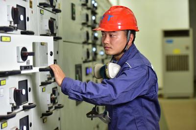 【大锡工匠】黄万权：一名“电工”的匠心筑梦              