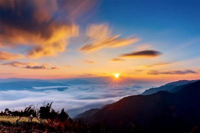 哀牢云海美如画 蓬莱仙境入梦来