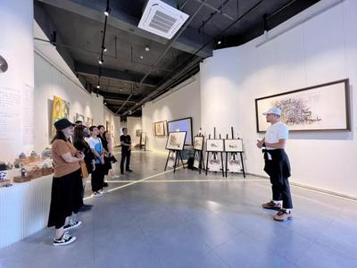关爱孤独症儿童公益画展在云南大理举行   