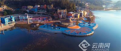 早安云南 | 鞍玛湖七彩音乐风铃小镇：彩色民居隐逸青山叠翠，温婉细腻宛如童话世界