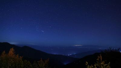 施甸善洲林场：繁星闪烁嵌天幕 