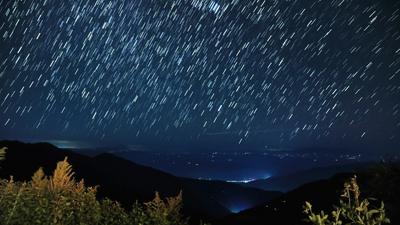 施甸善洲林场：繁星闪烁嵌天幕 