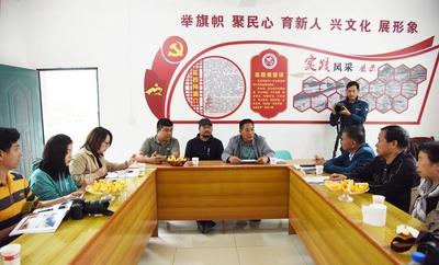 以文促旅助力乡村振兴 书画名家采风团走进己衣大裂谷