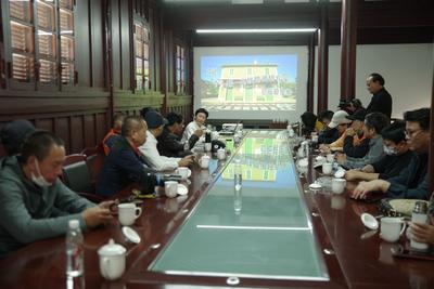 云南省滇越铁路研究会考察“个碧石铁路”起点——碧色寨车站