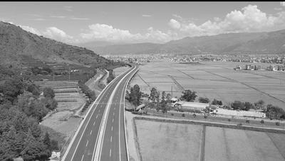 云南华丽高速公路营盘山隧道顺利通车