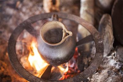 在火塘烤茶里，品一杯人间烟火！