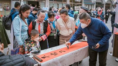 “车挤车”“人挤人”八方游客涌入我州，红河旅游持续火爆！