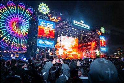 昨夜 ，万人齐聚七彩云南欢乐世界跨年狂欢