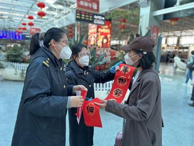 聚焦春节黄金周 | 除夕云南预计有10.8万人通过铁路出行