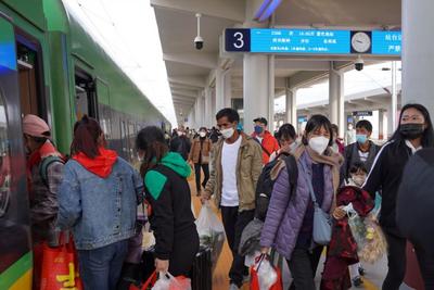 火爆！春节假期云南铁路累计发送旅客158.3万人