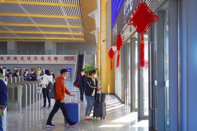 聚焦春节黄金周 | 除夕云南预计有10.8万人通过铁路出行