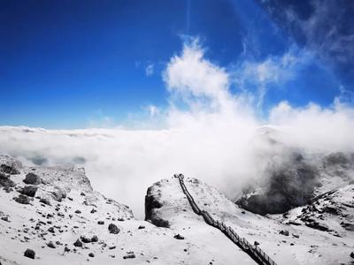 元宵佳节去哪儿玩？藏在春城的北国风光——轿子山上赏雪观冰