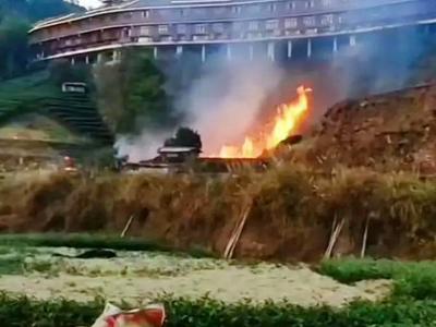 浓烟滚滚！著名景区突发大火，官方深夜通报