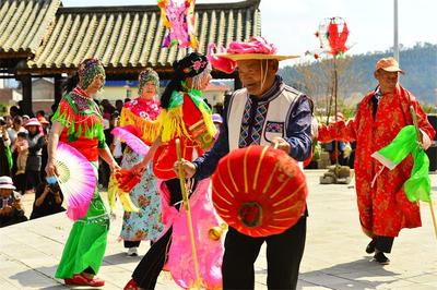 建水：白云花灯“照亮”乡村文化艺术路