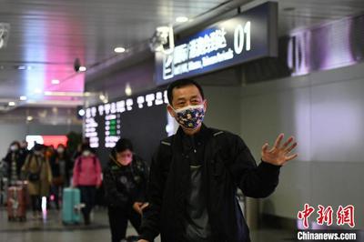 内地与港澳全面恢复通关后四川首个入境旅游团抵达成都
