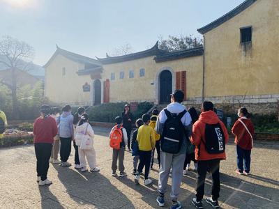 蒙自市青少年活动中心小记者团“打卡”碧色寨景区
