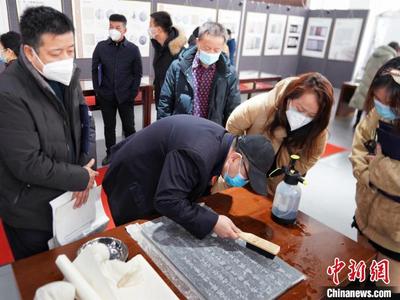 黑龙江省“古籍修复技艺展示”活动启动 加强非物质文化遗产的保护传承