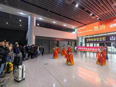 陕西迎来首个香港入境旅游团