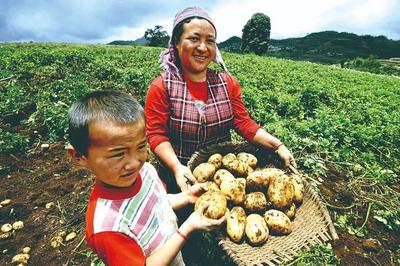徐虹：用心灵感光民族历史 以行走成像时代变迁——陈维寿摄影作品简评