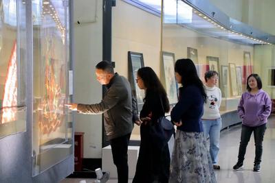 精美绝伦！盛世丝路——“上海画绣”精品系列展在玉溪市博物馆开展