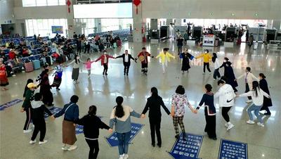 普者黑站：温馨服务添彩文山州庆