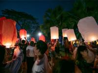 花车巡游、放飞天灯、烟花秀……泼水节到告庄西双景度过浪漫之夜