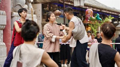 来红河做生活家丨跑马拉松、逛古城、看演出、穿汉服、吃烧洋芋……