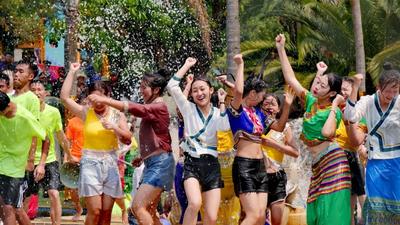 临沧傣历1385年泼水节系列活动精彩来袭