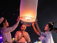 花车巡游、放飞天灯、烟花秀……泼水节到告庄西双景度过浪漫之夜