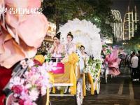 花车巡游、放飞天灯、烟花秀……泼水节到告庄西双景度过浪漫之夜