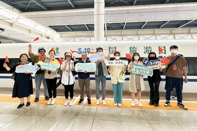 “风驰电掣的5·19”主题高铁冠名发车仪式在昆举行