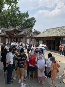 红河景区人气旺！“五一”假期首日游客暴增