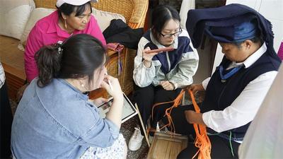 云南艺术学院设计学院深入墨江县开展哈尼服饰制作技艺专题田野调研