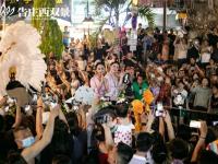 花车巡游、放飞天灯、烟花秀……泼水节到告庄西双景度过浪漫之夜