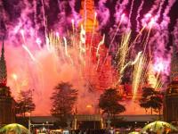 花车巡游、放飞天灯、烟花秀……泼水节到告庄西双景度过浪漫之夜