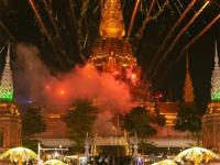 花车巡游、放飞天灯、烟花秀……泼水节到告庄西双景度过浪漫之夜