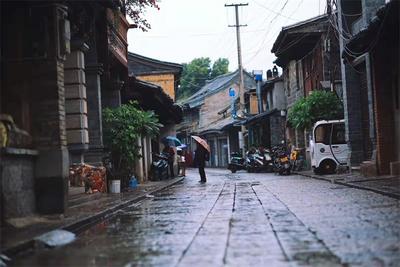 清明｜有一种美，叫雨中的红河