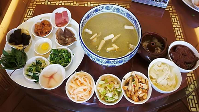 乘着夏日的列车，开启建水美食一日游
