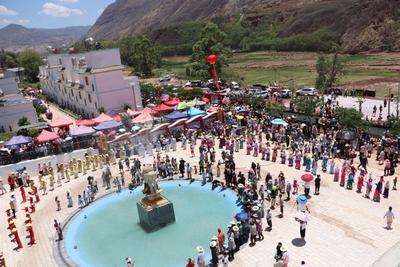 楚雄州武定县东坡傣族乡万人欢度泼水节  