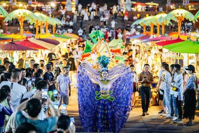 云南：文旅活动丰富 游客乐享“五一”假期