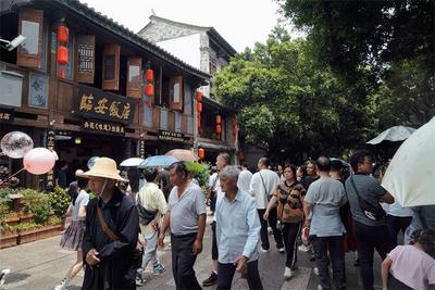 “五一”假期坚守岗位 建水旅游因他们而精彩！