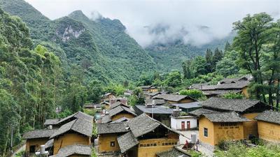 用盛夏的热烈寻觅石洞村的宁静