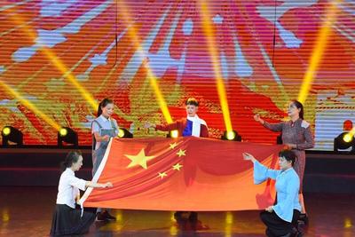 云南举行“听党话，跟党走，红土情深颂党恩”大型演唱会