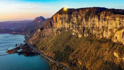 听云南 | 登昆明西山 赏滇池美景