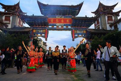8月，来武定跌脚、撒火把吧  