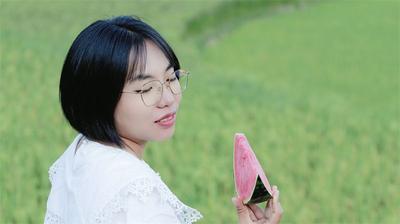 夏日出游、野餐、拍田园风写真，墨江彩色稻田别错过！