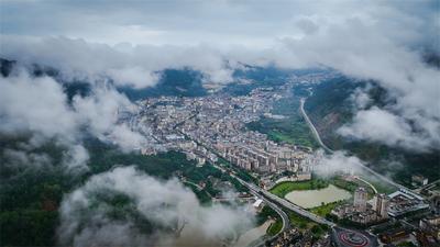 @大家，快跟着画笔游屏边！