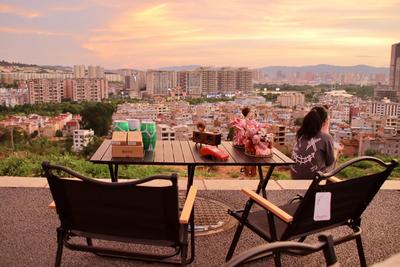 多彩暑期 乐游玉溪丨吹晚风、看晚霞、品美食......红塔区新晋“网红夜市”等你来打卡！